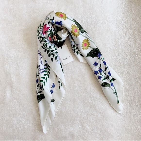 NWT Authentic Gucci Tweet Silk Flora Print Scarf​ - Picture 1 of 8